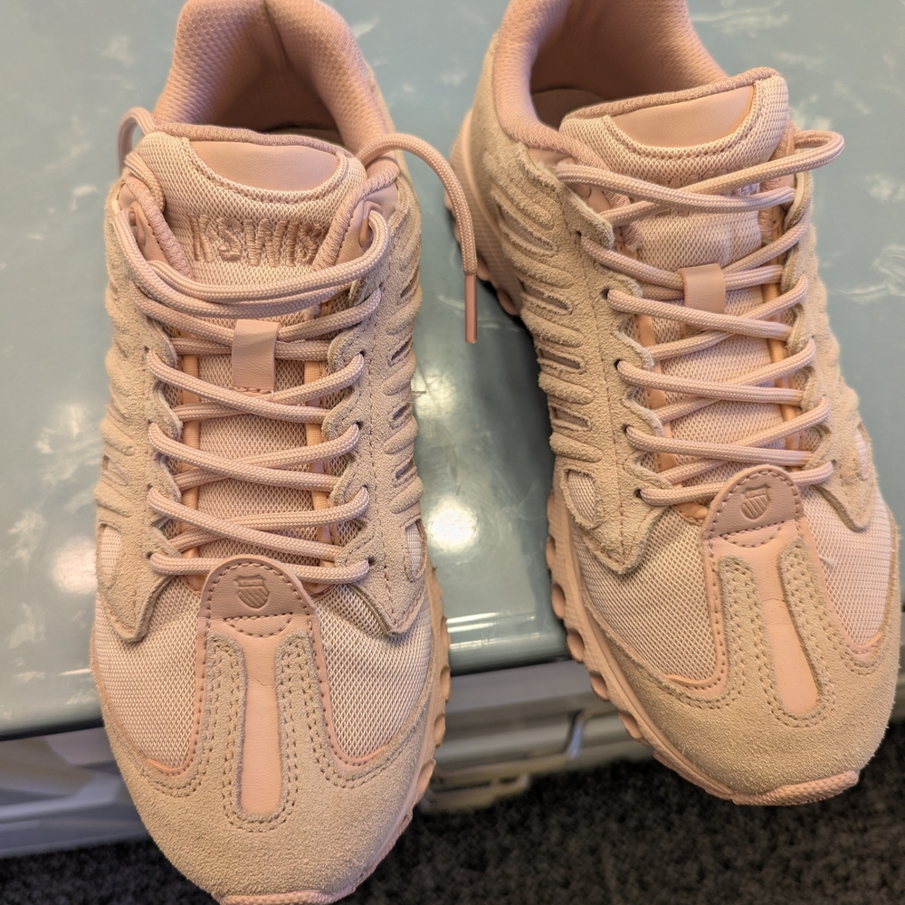 K-Swiss Women’s Athletic Sneakers in Light Pink